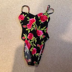 La Blanca floral one piece. Size 12! 💃🏻👙🛍
